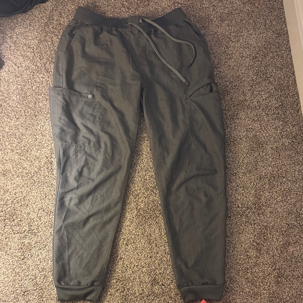 Fabletics Women’s Gray Jogger Scrub Pants